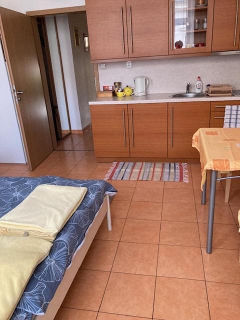 Aparthotel City 5 Прага Екстериор снимка